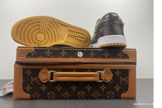WHITE-LouiV (WITH JORDAN -LouiV CASE) Top O-W AIR 1 Low 0523